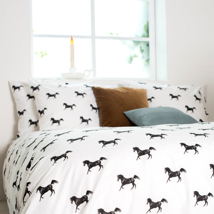 SNURK Black Horses Dekbedovertrek 240 x 220 cm