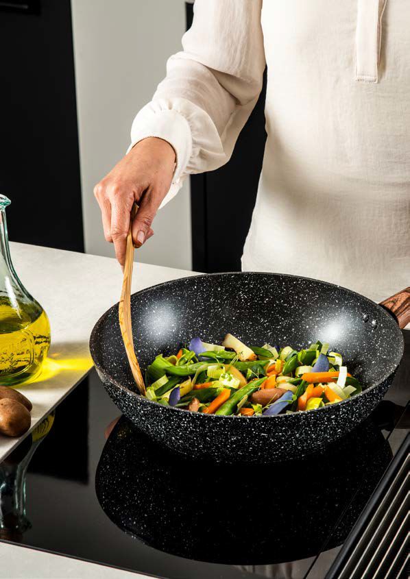 Westinghouse Wokpan 30 cm Black Marble Wood