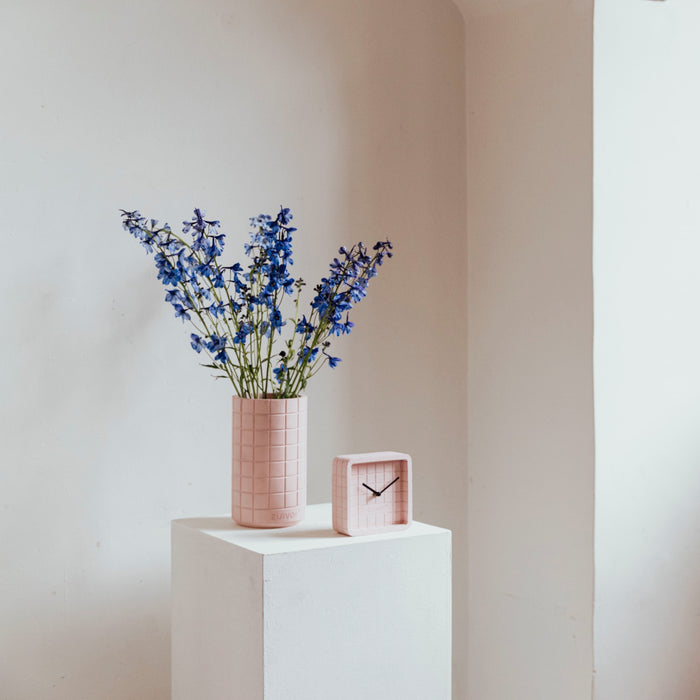 Zuiver Cute Concrete Tafelklok - Pink