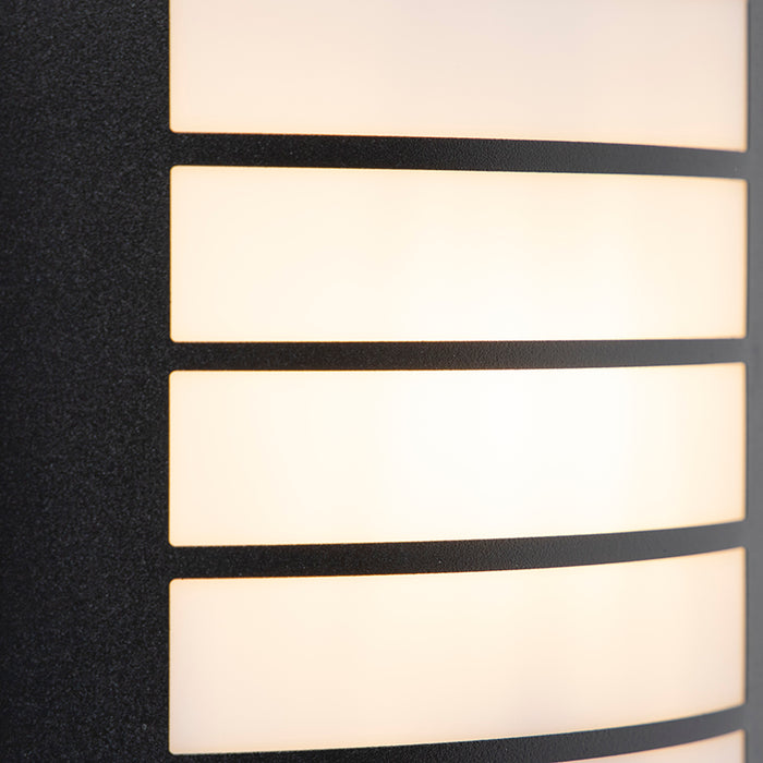 QAZQA Buiten wandlamp zwart IP44 met schemersensor - Miro