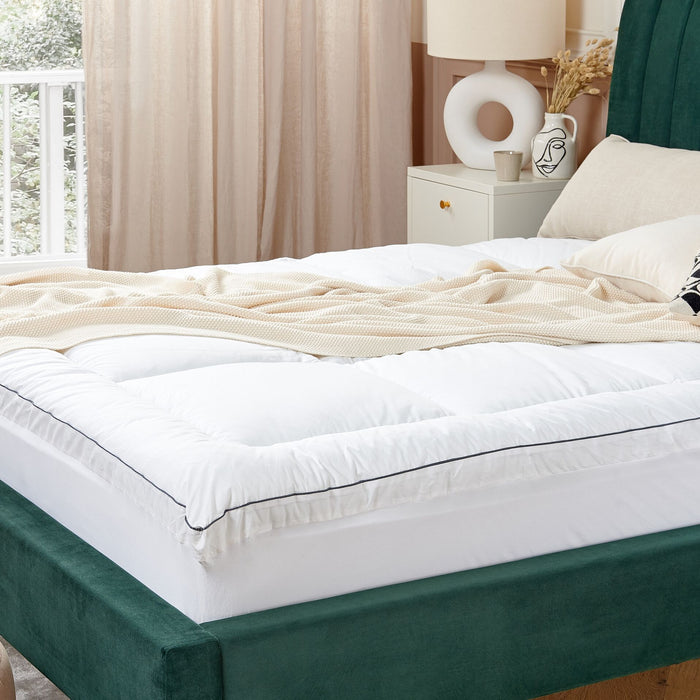 Beliani - MULHACEN - Matrastopper - Wit 160 x 200 cm - Japara katoen