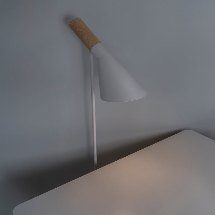 QUVIO Vloerlamp driehoek wit - QUV5036L-WHITE