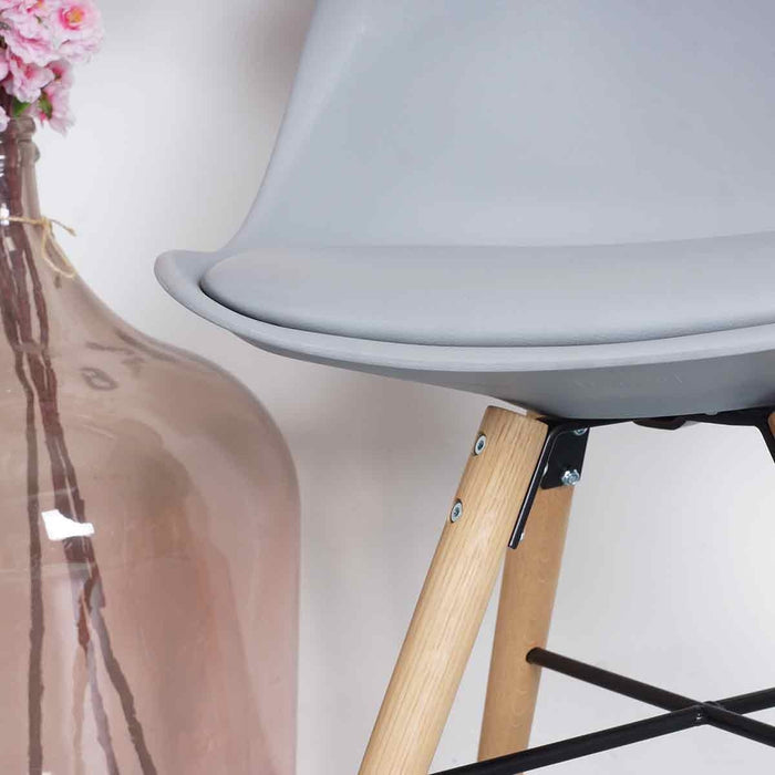 Essence Medina eetkamerstoel lichtgrijs - houten onderstel