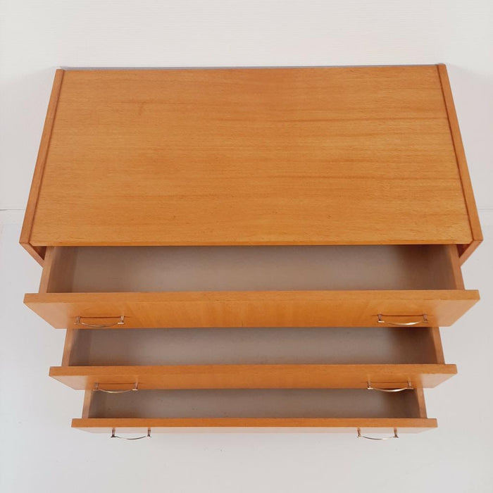 Reliving Vintage Mid-Century Ladekast Commode