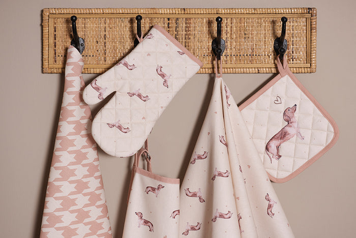 Clayre & Eef Keukenschort 70x85 cm Beige Katoen Teckel BBQ Schort