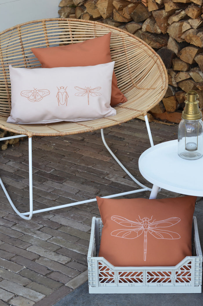 Villa Madelief roestbruin buitenkussen libelle (40x40cm)