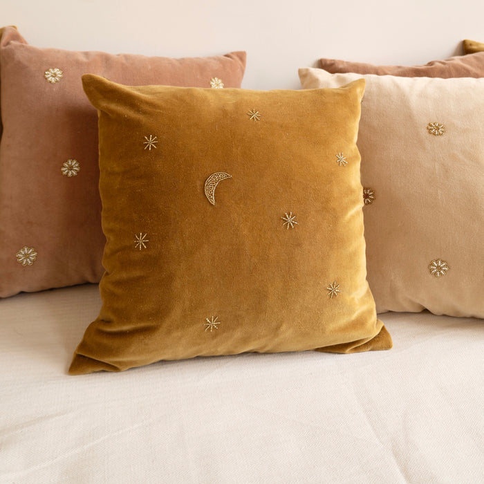 Á la Velvet Moon & Stars Sierkussen - Mustard
