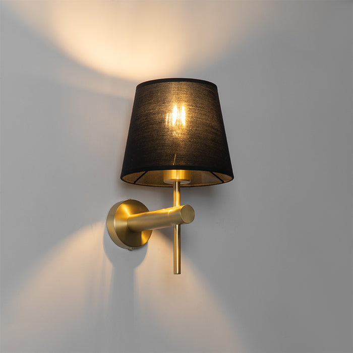 QAZQA Moderne wandlamp messing met zwart - Pluk