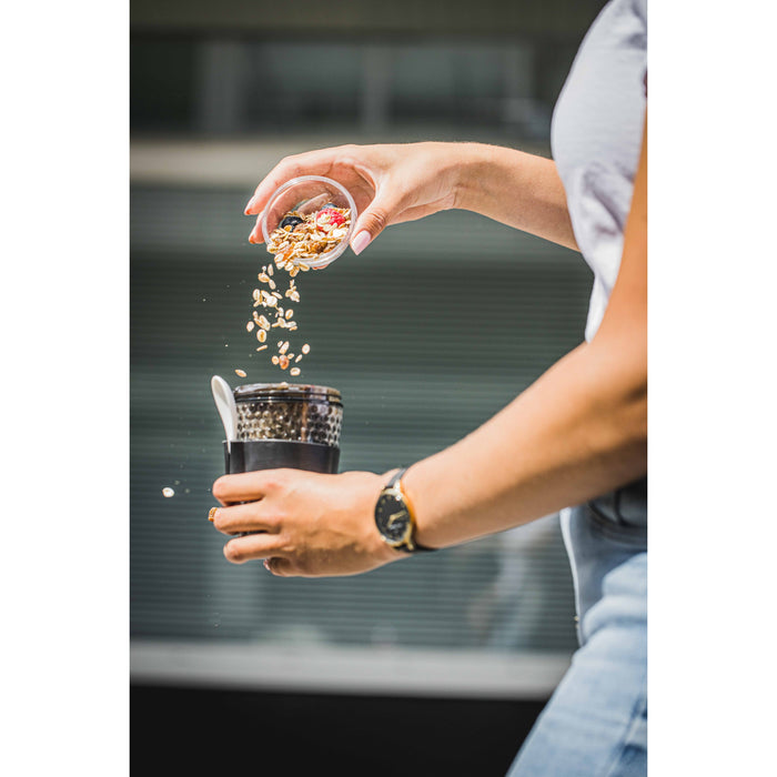 Sareva Muesli Beker Yoghurt 2 Go Zwart met lepel