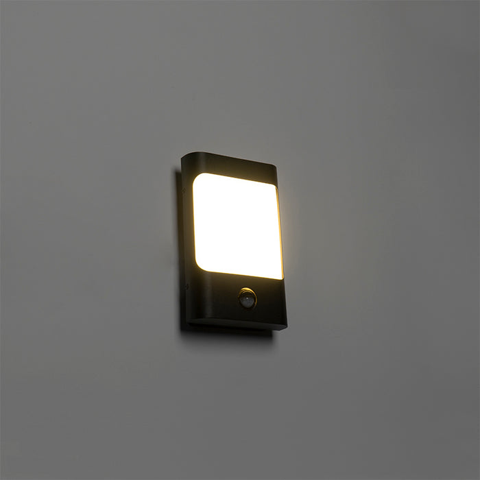 QAZQA Wandlamp zwart incl. LED IP44 met bewegingssensor - Khuvan