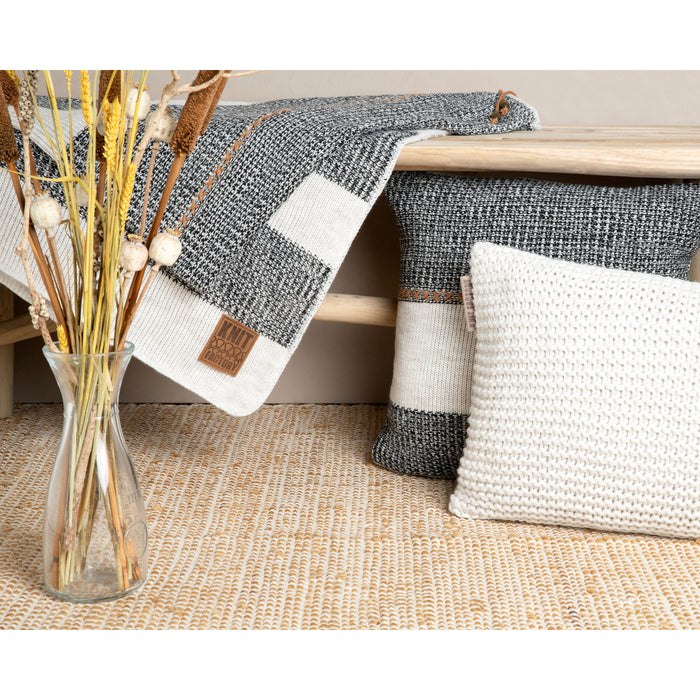 Knit Factory Vinz Sierkussen - Zwart - 60x40 cm