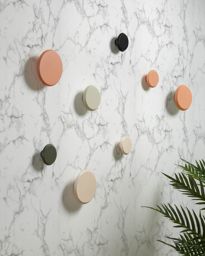 Kave Home - Set van 3 Nadua hangers in massief hout met een