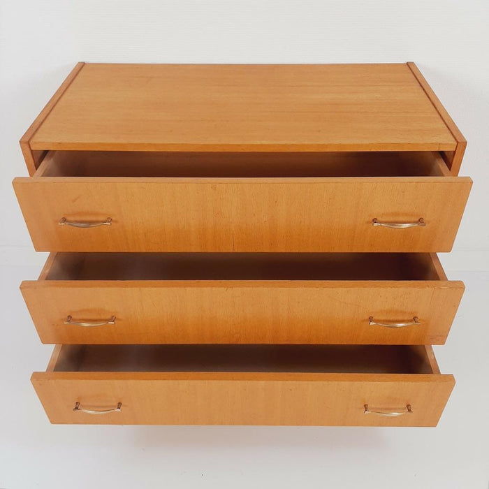 Reliving Vintage Mid-Century Ladekast Commode