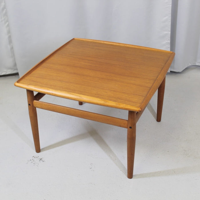 Reliving Vintage Deens Design Salontafel