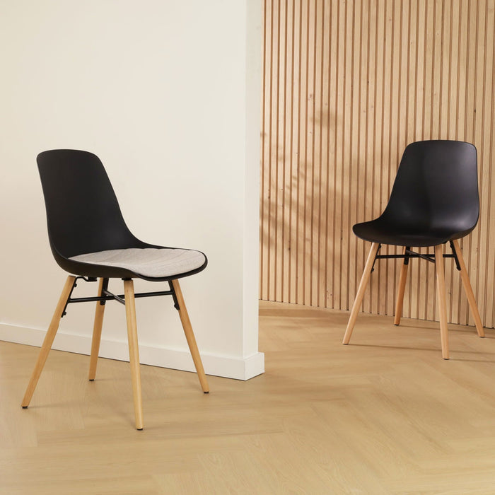 Nolon Nena-Pip Eetkamerstoel Zwart - Kunststof - Houten Poten