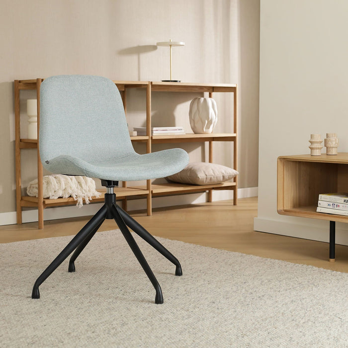 Nolon Nola-Fé Eetkamerstoel Lichtblauw - Draaibaar Zwart Onderstel