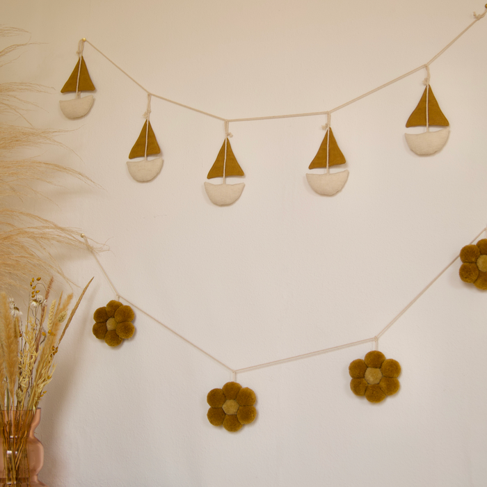 À la Pompon Slinger - Madeliefjes - Mosterd