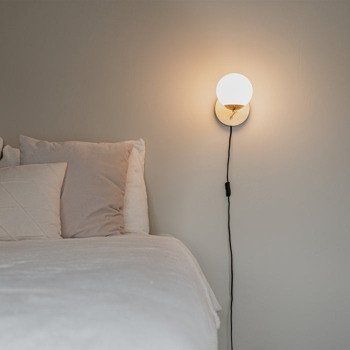 QAZQA Art Deco wandlamp goud en opaal glas - Flore