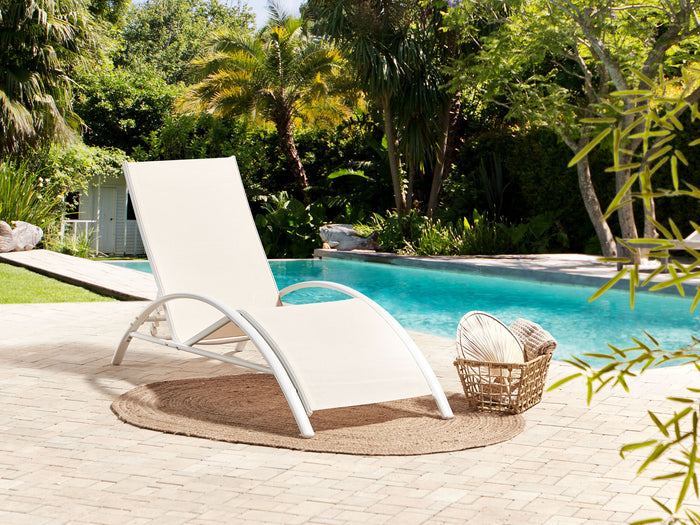 Beliani - GAETA - Zonnenbed - Beige - Staal