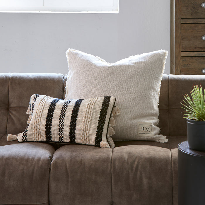 Riviera Maison kussenhoes 50x50 met kwastjes - Ko Olina - Zwart|Wit