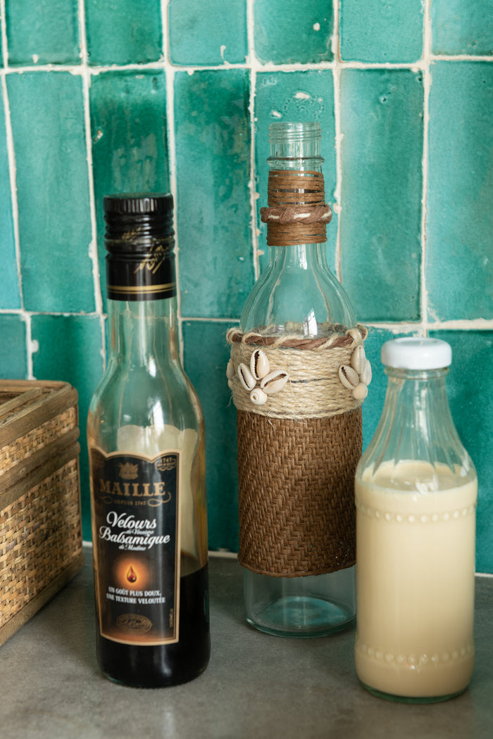 J-Line decoratie fles met schelpen - glas - bruin - 2 stuks