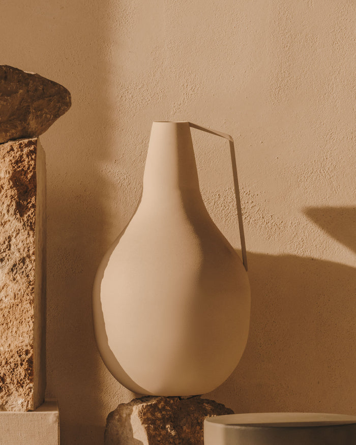 Kave Home - Regencos beige metalen vaas 62 cm