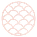 Krumble Siliconen pannenonderzetter rond met schubben patroon - Roze