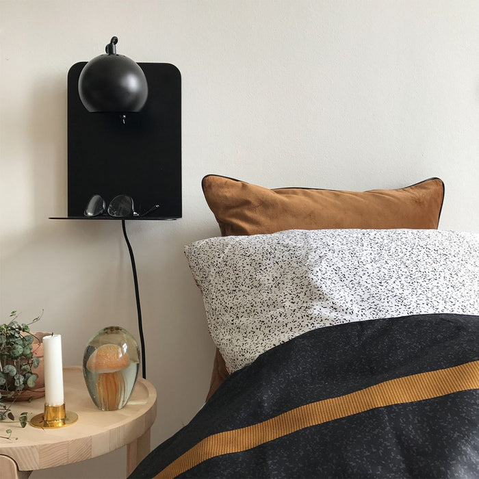 Frandsen Ball wandlamp met usb-poort mat wit