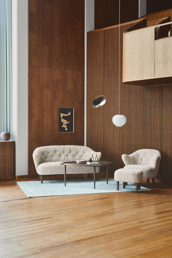 Audo Copenhagen Ingeborg voetenbank donker eiken Grand Mohair 1103