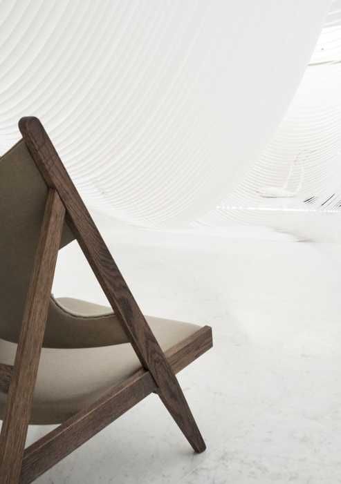 Audo Copenhagen Knitting fauteuil naturel eiken leder Dunes Cognac