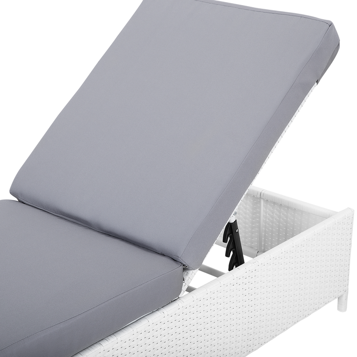 Beliani - TURIN - Strandstoel - Wit - PE rotan