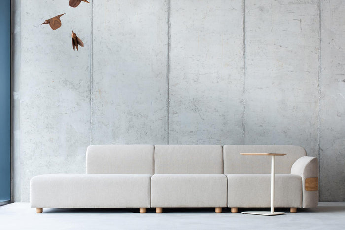 Gazzda Loop bijzettafel gelakt eiken naturel, wit onderstel