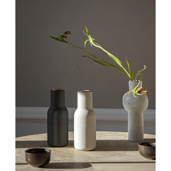 Audo Copenhagen Bottle Grinder peper- en zoutmolen keramiek Sand