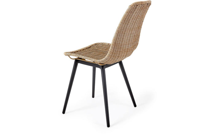 Kave Home - Equal tuinstoel van kunststof rotan met zwarte aluminium