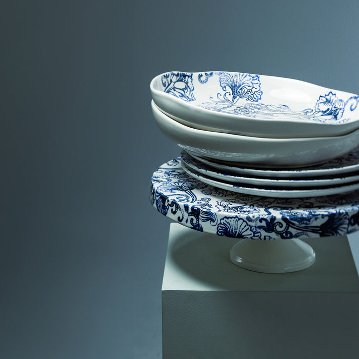 Riviera Maison Taartplateau op voet Blauw|wit - Amalfi - Aardewerk