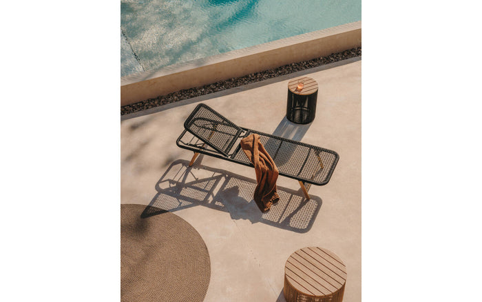 Kave Home - Ligstoel Dandara met zwart stalen frame, touw en poten van