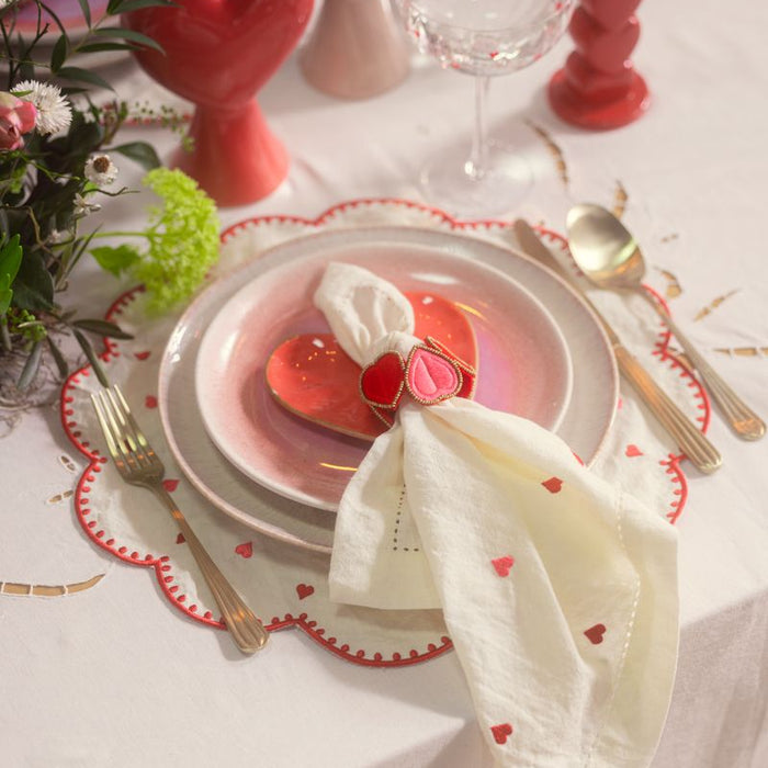 Sissy-Boy Set van 2 beige servetten met roze en rode geborduurde