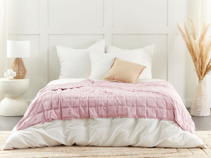 Beliani-NEREID-Verzwaringsdeken-Pastelroze-135 x 200 cm-Polyester