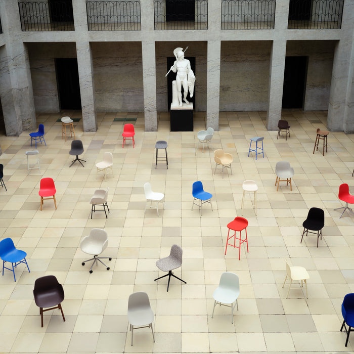 Normann Copenhagen Form Stoel - Eiken - Bright Blue