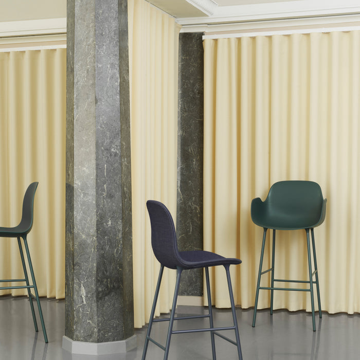 Normann Copenhagen Form Barkruk High 75 cm met Armleuning - Staal - Crème