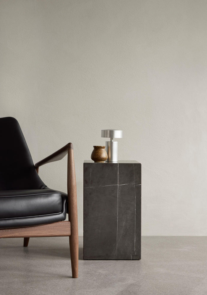 Audo Copenhagen Plinth Tall bijzettafel 30x30 Calacatta Viola marmer