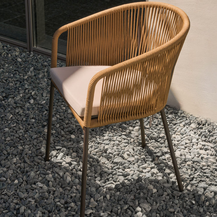 Kave Home - Yanet beige touwstoel met gegalvaniseerde stalen poten