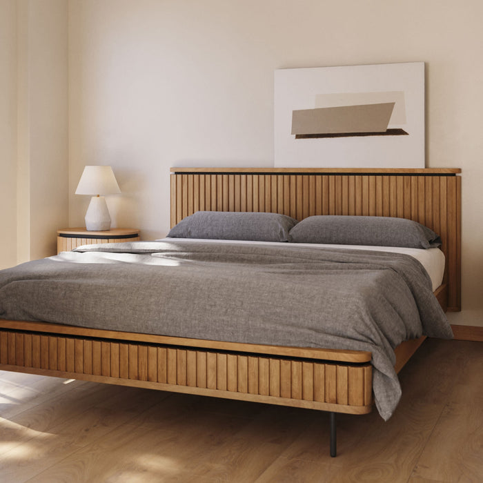 Kave Home - Licia bed van massief mangohout en zwart gelakt metaal,