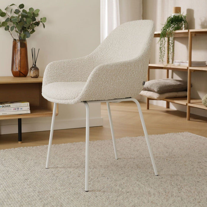 Nolon Nora-Mae Eetkamerstoel Bouclé Beige - Armleuning - Witte Poten