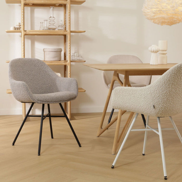 Nolon Noa-Mae Eetkamerstoel Bouclé Taupe - Armleuning - Zwarte Poten
