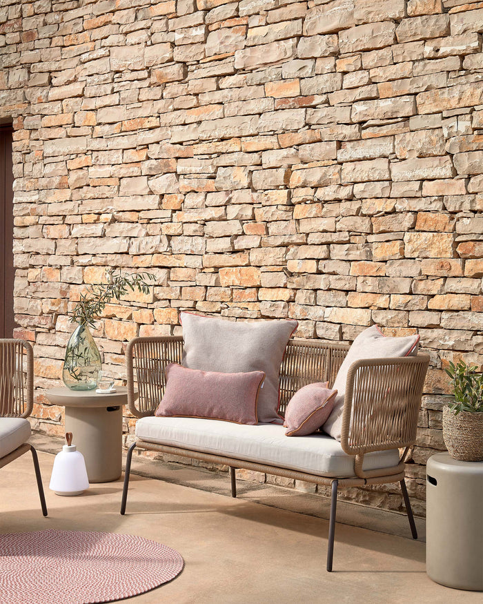 Kave Home - Nadin tweezitsbank in beige koord met gegalvaniseerde