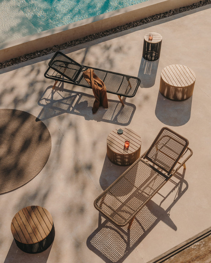 Kave Home - Ligstoel Dandara met zwart stalen frame, touw en poten van