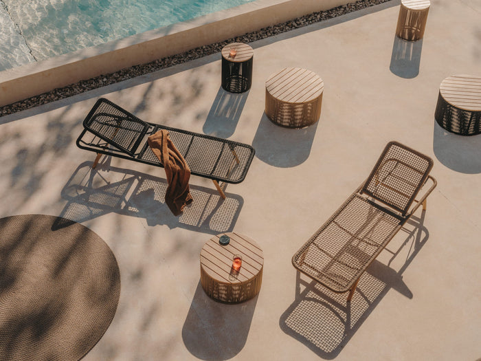 Kave Home - Ligstoel Dandara met zwart stalen frame, touw en poten van