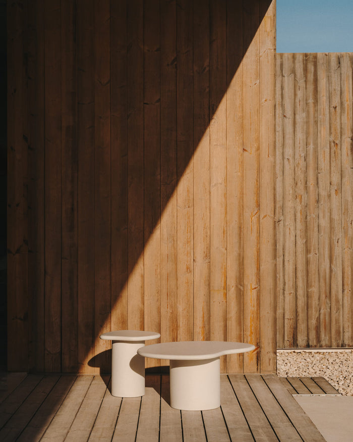 Kave Home - Bijzettafel Macarella van wit cement 48 x 47 cm