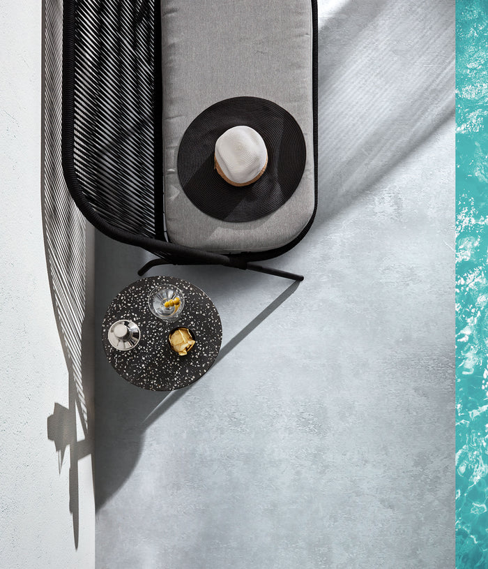 Kave Home - Delano zwart terrazzo bijzettafeltje met zwart stalen